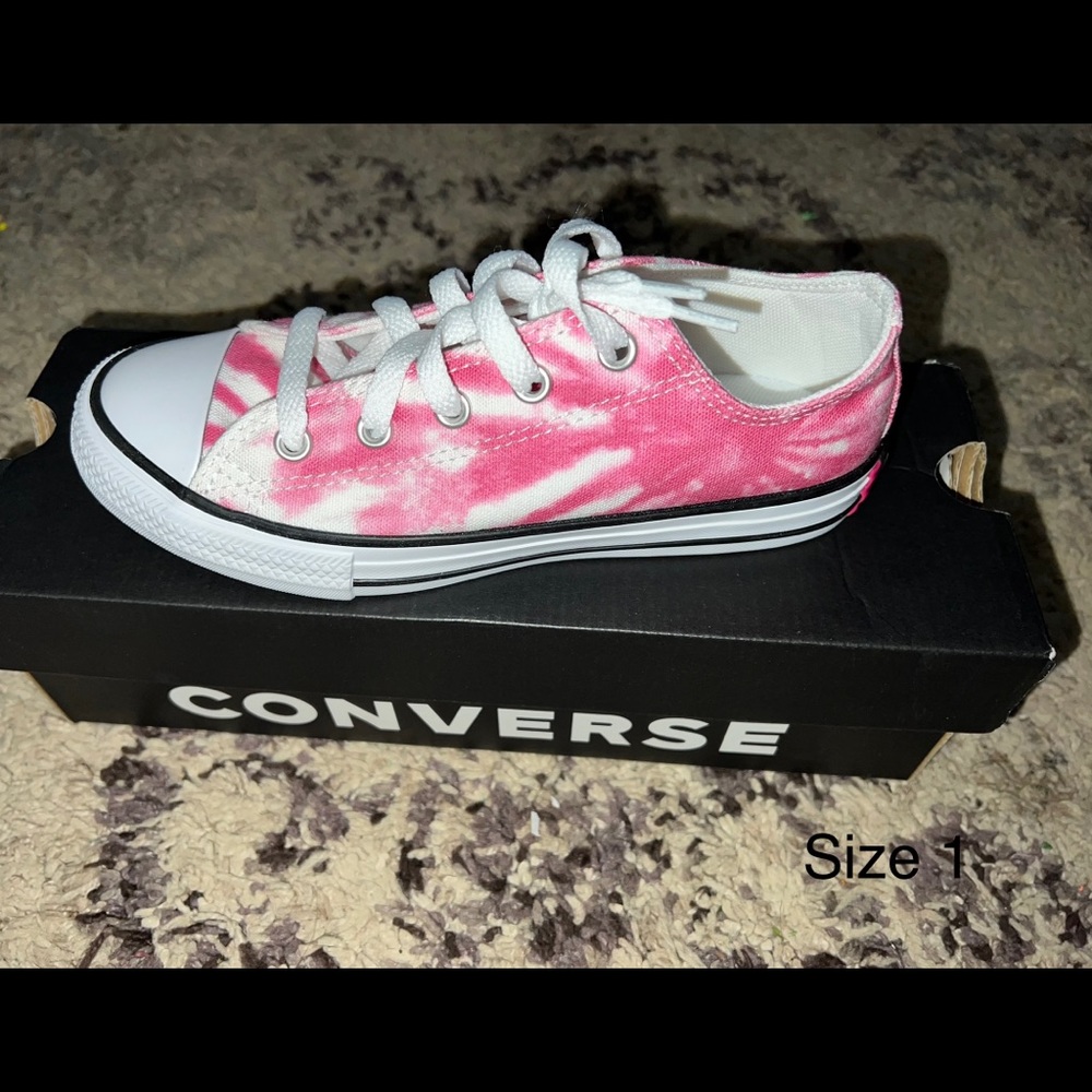 Brand new with box. Size 1 pink tie dye converse